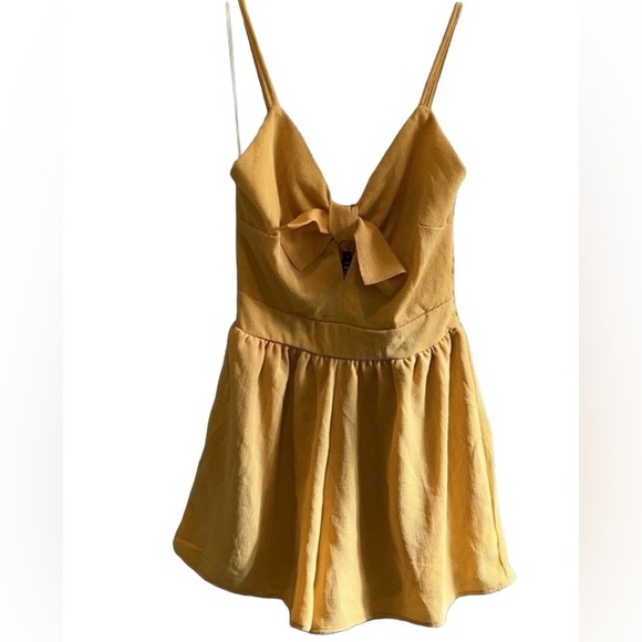 FASHION NOVA “YOUR DAILY ROMPER” IN MUSTARD SIZE MEDIUM - Picture 4 of 12